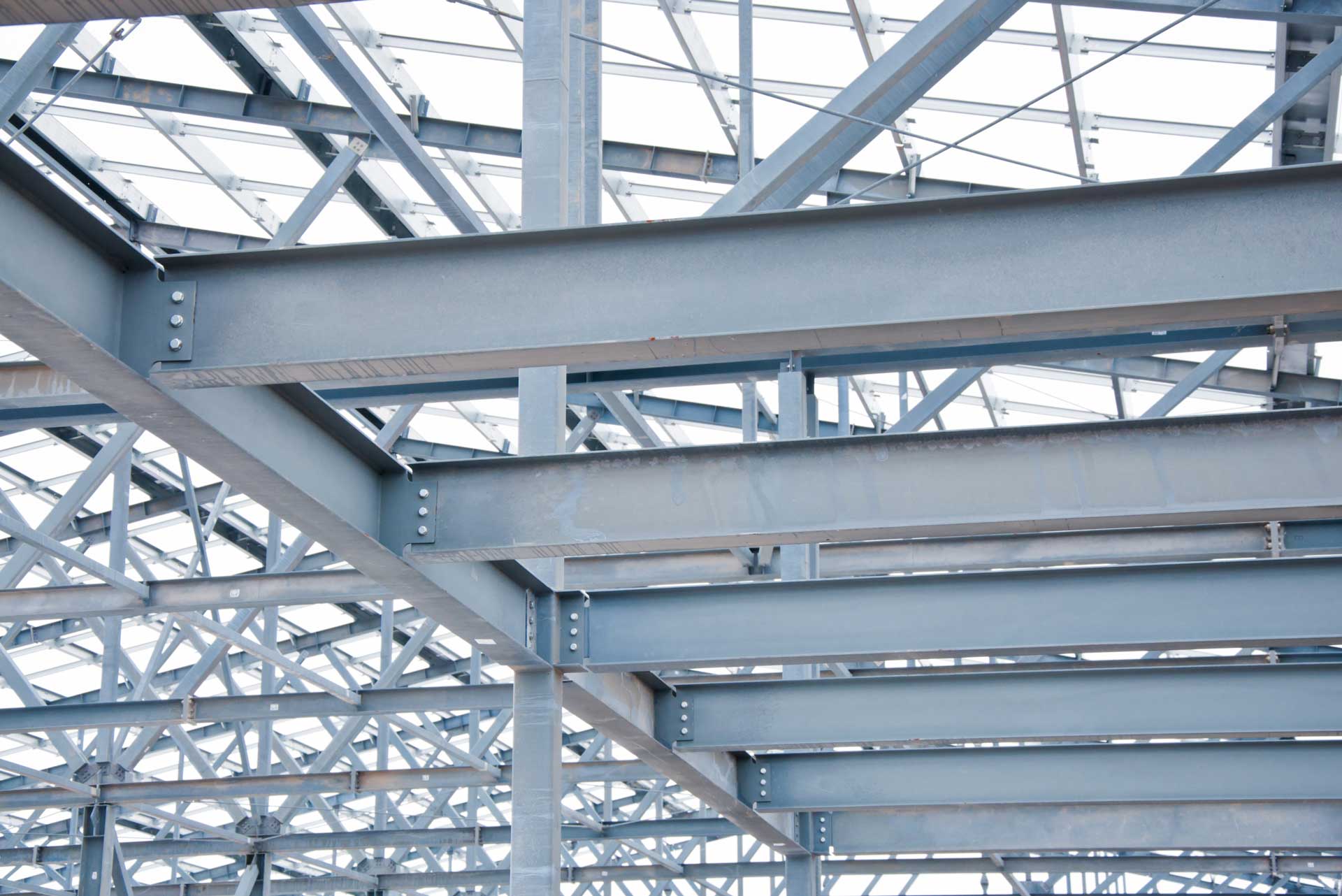 Abfangung- und Stützkonstruktionen aus Stahl für tragende Bauteile.